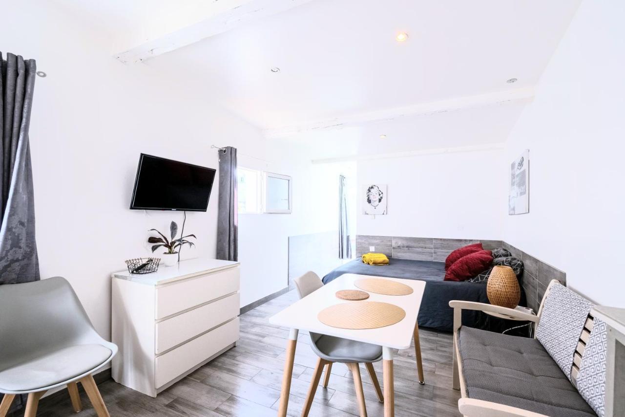 Gite Du Stade Le Studio Cour Parking Et Piscine Partagee Marseille Bagian luar foto