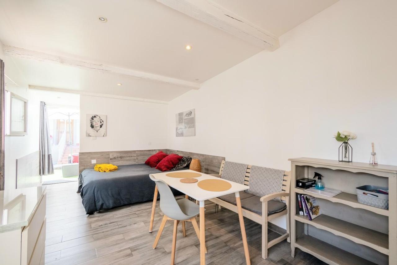 Gite Du Stade Le Studio Cour Parking Et Piscine Partagee Marseille Bagian luar foto